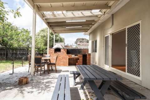 Rosebud Reset - A Beachside Group Getaway - Accommodation Directory 3