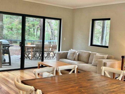 Rosella - Bushland Hideaway - Accommodation Directory 0