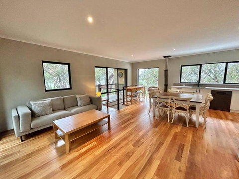 Rosella - Bushland Hideaway - Accommodation Directory 1