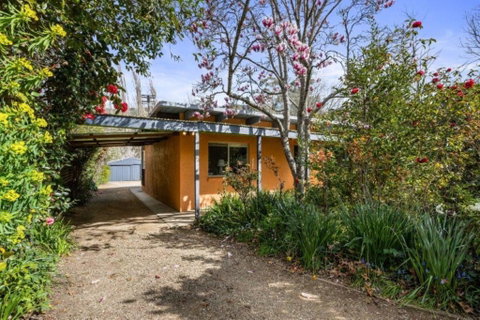 Roses On The River - An Absolute River Frontage Cottage - Accommodation Directory 1