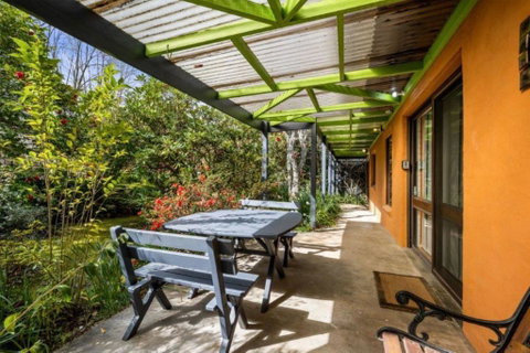 Roses On The River - An Absolute River Frontage Cottage - Accommodation Directory 2