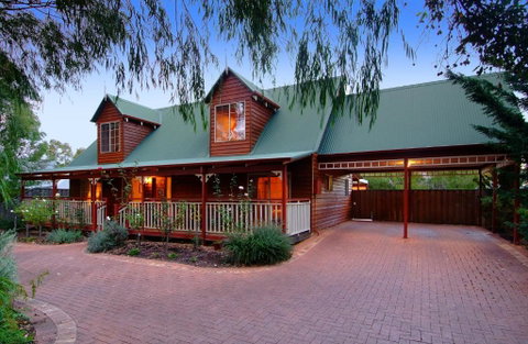Rosewood Cottage - Accommodation Directory 2