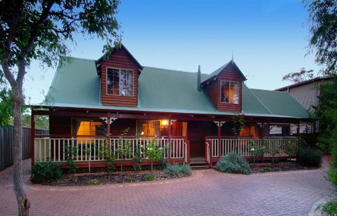Rosewood Cottage - Accommodation Directory 1