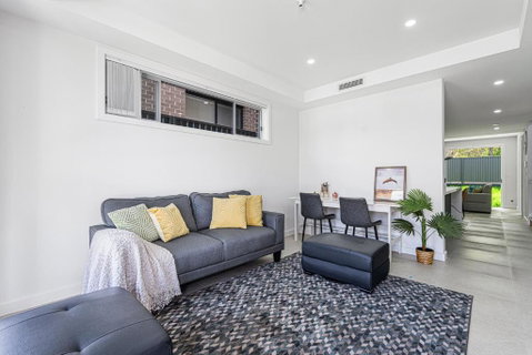 Rousehill 5Br With Pool Near Shopping Centre&Train - Accommodation Directory 2