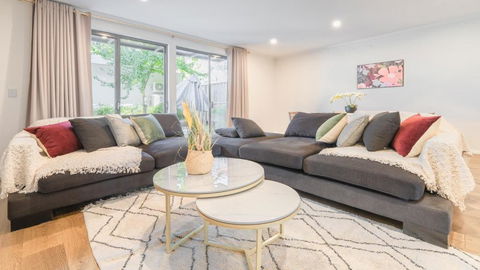 Rousehill 4Br House Close To Train&Shopping&Parks - Accommodation Directory 2