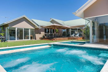 Royadie Resort - Pool Spa Tennis 500m To Beach with Accommodation Directory
