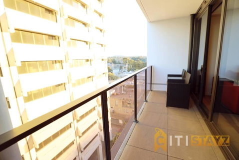 Ruby Red, 1Bd 1Bth Apt - Woden CBD - Accommodation Directory 2