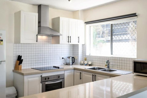 Runaway Bay Waterfront Delight - Accommodation Directory 3