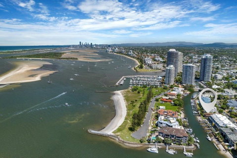 Runaway Bay Waterfront Delight - Accommodation Directory 1