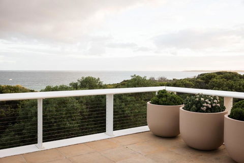 Sagres Queenscliff - Luxury House By The Beach - Accommodation Directory 3