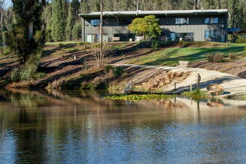 Saladin Lodge with Accommodation Directory