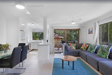 Salerno - Hosted By Burleigh Letting - Accommodation Directory 0