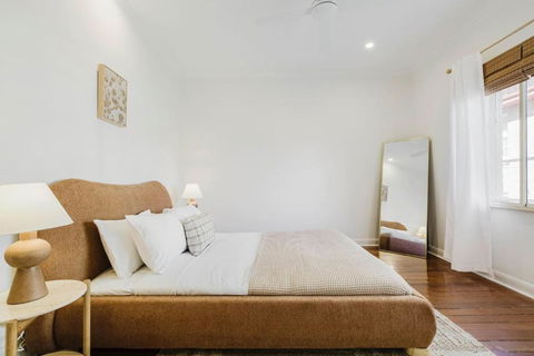 Salmon Calm - Trendy Velvet Allure By Albert Park - Accommodation Directory 0