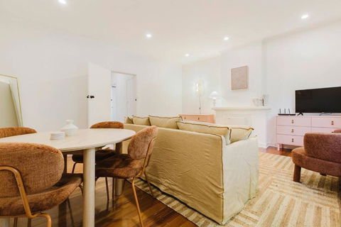 Salmon Calm - Trendy Velvet Allure By Albert Park - Accommodation Directory 3
