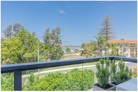 Salt & Sand Getaway - Accommodation Directory 0