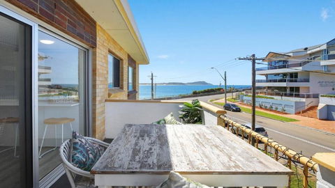 Salt Life Short Walk To Beach, Shops Cafes Accom Holidays - Accommodation Directory 0