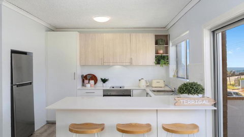 Salt Life Short Walk To Beach, Shops Cafes Accom Holidays - Accommodation Directory 1