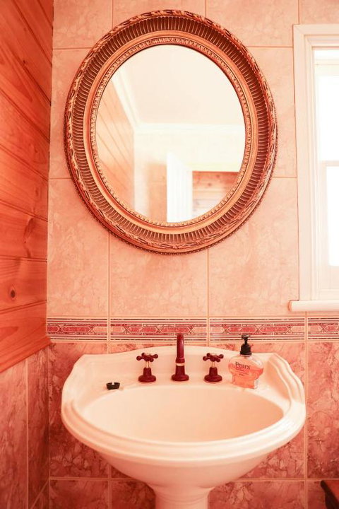 SaltBush Cottage - Accommodation Directory 2