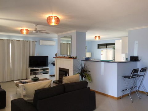 Salty Air Apartments Kingscote Kangaroo Island - Accommodation Directory 0