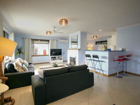 Salty Air Apartments Kingscote Kangaroo Island - Accommodation Directory 3