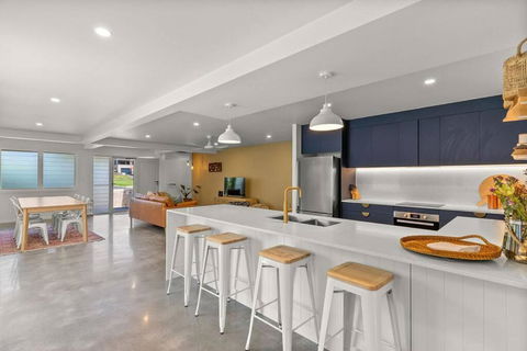 Salty Crab Bungalow - Accommodation Directory 0