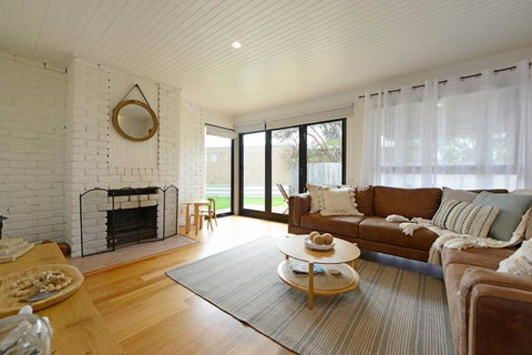 Salty Escape - Accommodation Directory 1