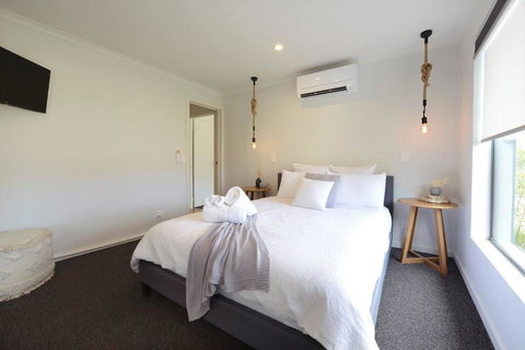 Salty Escape - Accommodation Directory 2