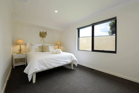 Salty Escape - Accommodation Directory 3