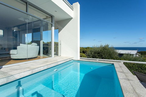 Salty Kiss I Private Properties - Accommodation Directory 2