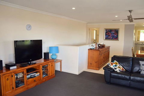 Salty Kisses - Bring Your Own Linen. - Accommodation Directory 3