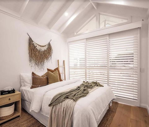 SALTY PALMS On HENLEY -THREE - Accommodation Directory 0