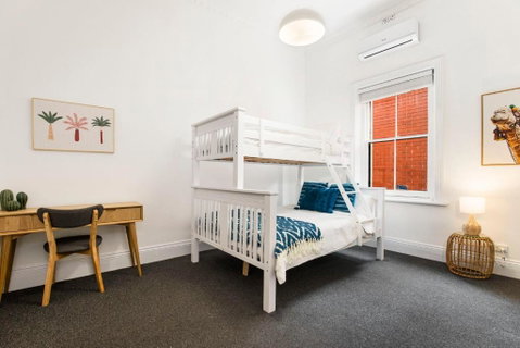 Salty Pines - 3BR House Glenelg South - Accommodation Directory 3