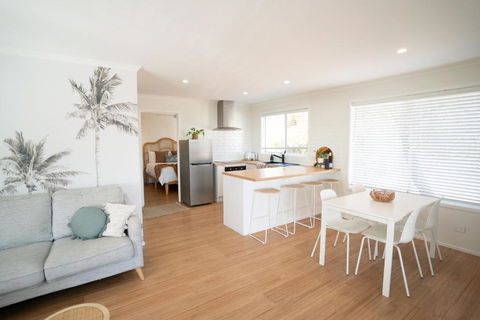 Sanbis Cabin - Hidden Boutique Retreat, Sea Views - Accommodation Directory 2