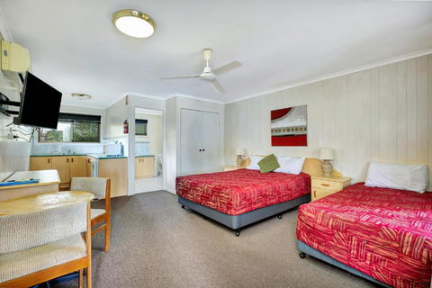 Sanctuary Lakes Fauna Retreat - Accommodation Directory 3