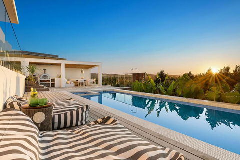 Sanctuary Spaces - Sundowner - Accommodation Directory 1