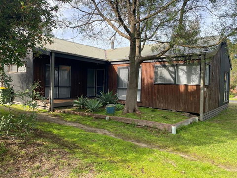 Sanders Beach House - Accommodation Directory 0