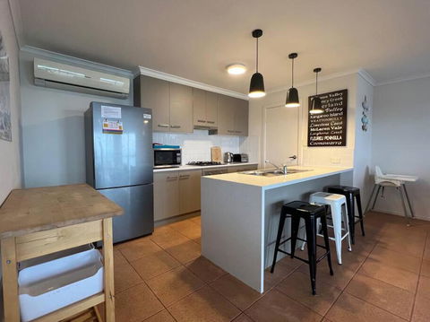 Sandcastle - A Esplanade Place, Stunning Views - Accommodation Directory 0