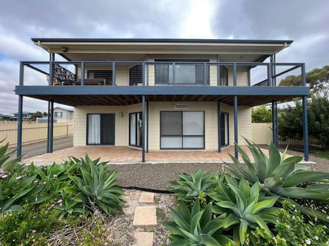 Sandcastle - A Esplanade Place, Stunning Views - Accommodation Directory 3