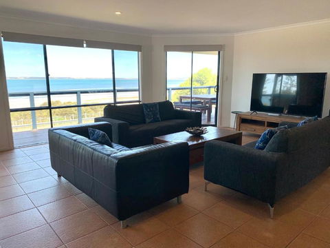 Sandcastle - A Esplanade Place, Stunning Views - Accommodation Directory 1