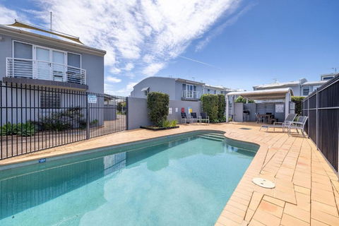 Sandcastles 4 -8 Ala Moana Way - Accommodation Directory 0