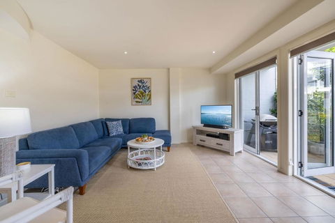 Sandcastles 4 -8 Ala Moana Way - Accommodation Directory 2