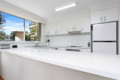 Sandown - Hosted By Burleigh Letting - Accommodation Directory 3