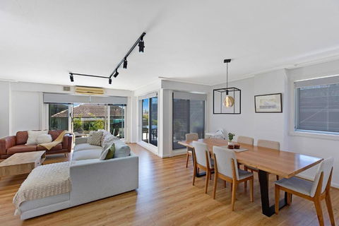 Sandy Cove Apartment The Entrance 8 - Accommodation Directory 0