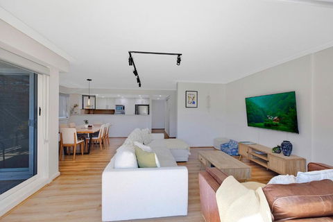 Sandy Cove Apartment The Entrance 8 - Accommodation Directory 2