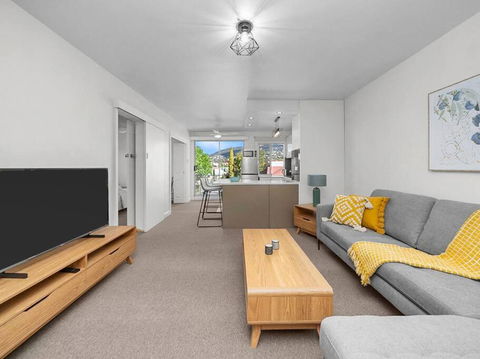Sandy Bay Apartment With Hobart River View, Near UTAS - Stroll To Cafes And Shops - Accommodation Directory 2