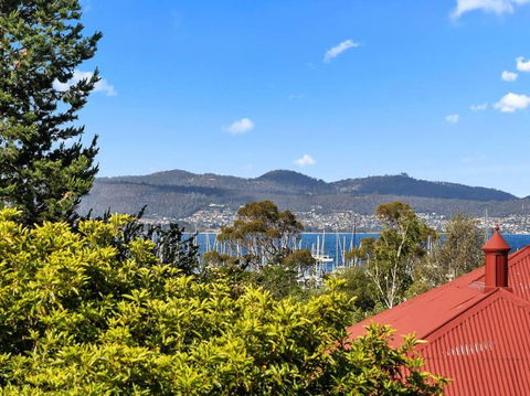 Sandy Bay Apartment With Hobart River View, Near UTAS - Stroll To Cafes And Shops - Accommodation Directory 1
