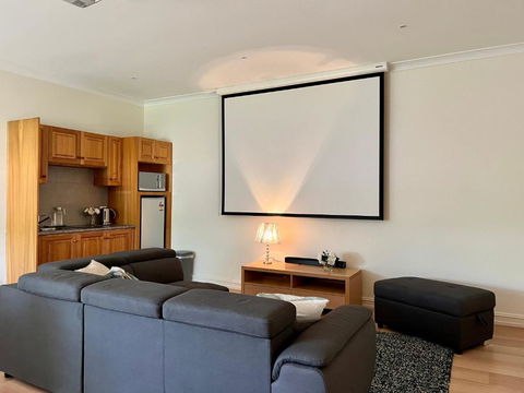 Super Luxury Self Contained Studio Unit - Accommodation Directory 1
