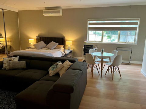 Super Luxury Self Contained Studio Unit - Accommodation Directory 0