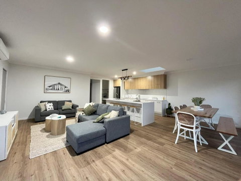 Surrey View - Accommodation Directory 1