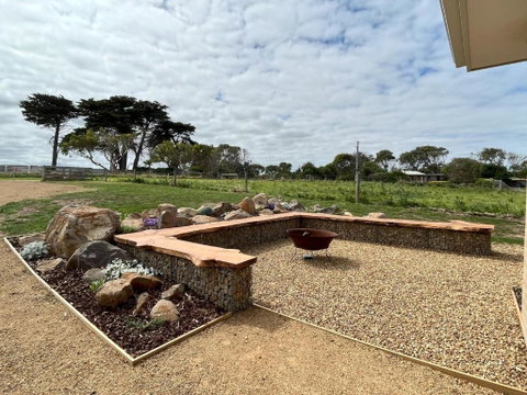 Surrey View - Accommodation Directory 2